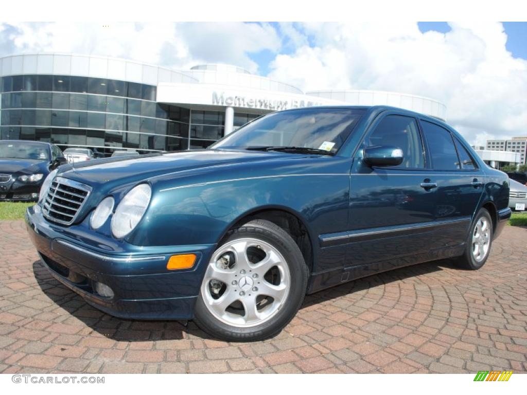 Everest Green Metallic Mercedes-Benz E