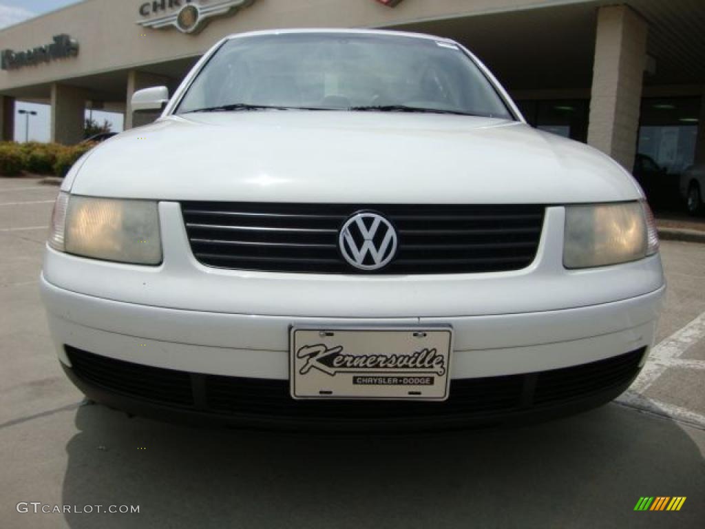 2000 Passat GLX V6 Sedan - Candy White / Beige photo #8