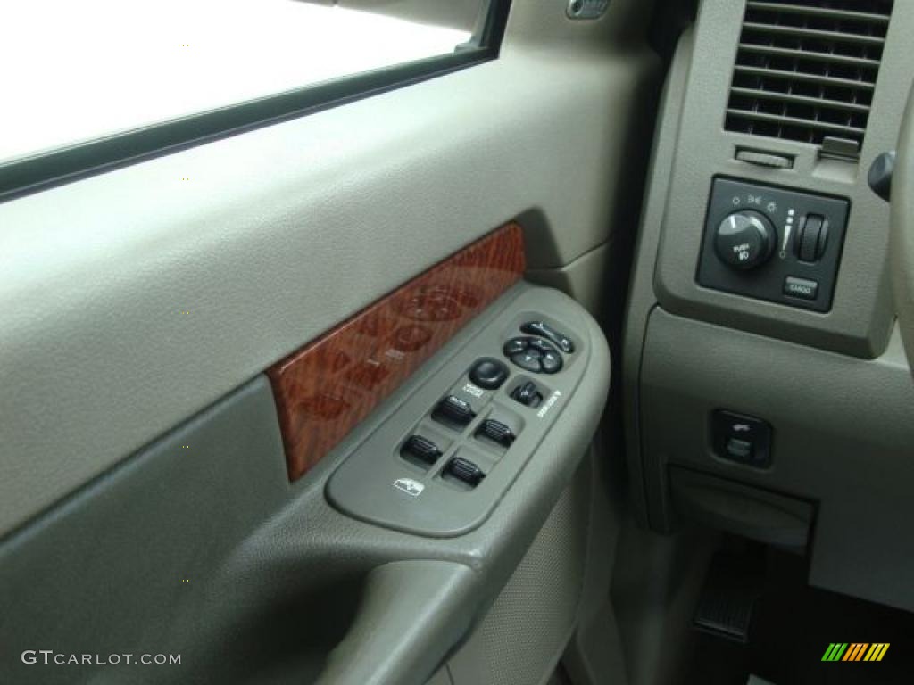 2006 Ram 3500 SLT Quad Cab 4x4 - Flame Red / Medium Slate Gray photo #26
