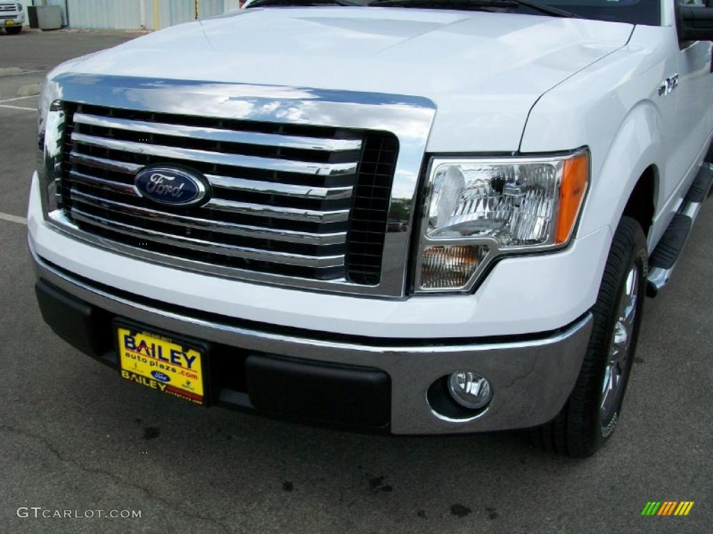 2010 F150 XLT SuperCrew - Oxford White / Medium Stone photo #1
