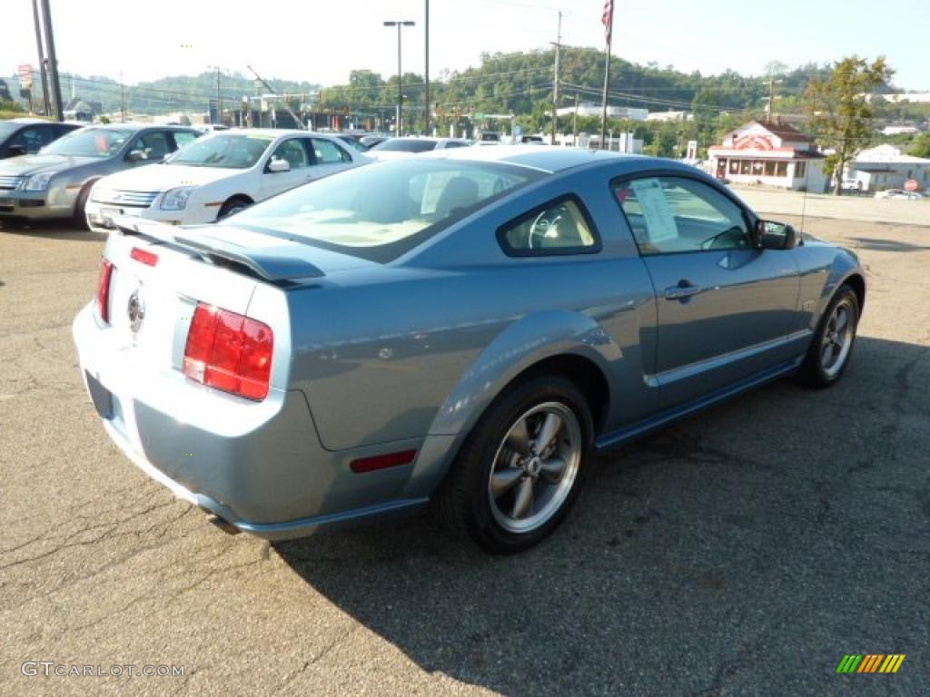 2006 Mustang GT Premium Coupe - Windveil Blue Metallic / Light Parchment photo #4