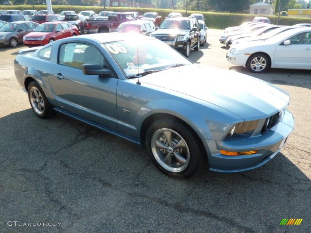 2006 Mustang GT Premium Coupe - Windveil Blue Metallic / Light Parchment photo #6