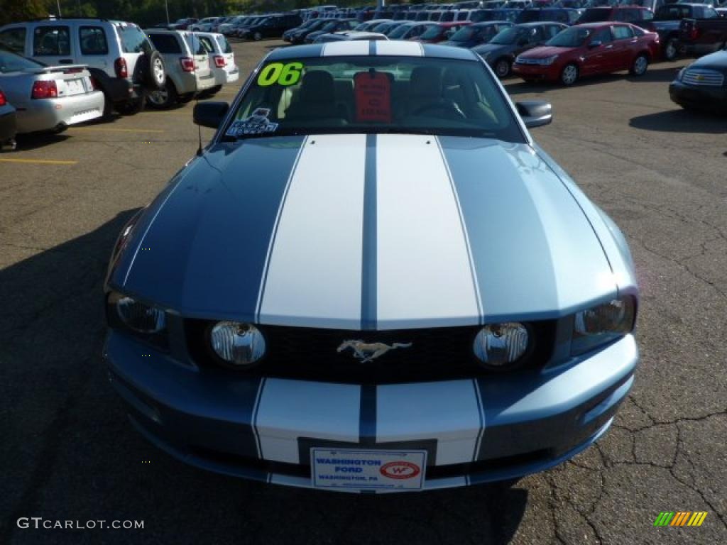 2006 Mustang GT Premium Coupe - Windveil Blue Metallic / Light Parchment photo #7