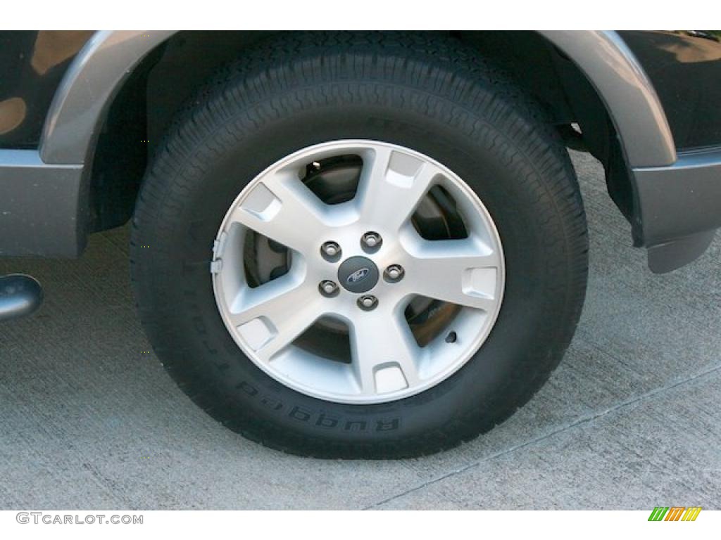 2002 Explorer XLT - Black Clearcoat / Graphite photo #16
