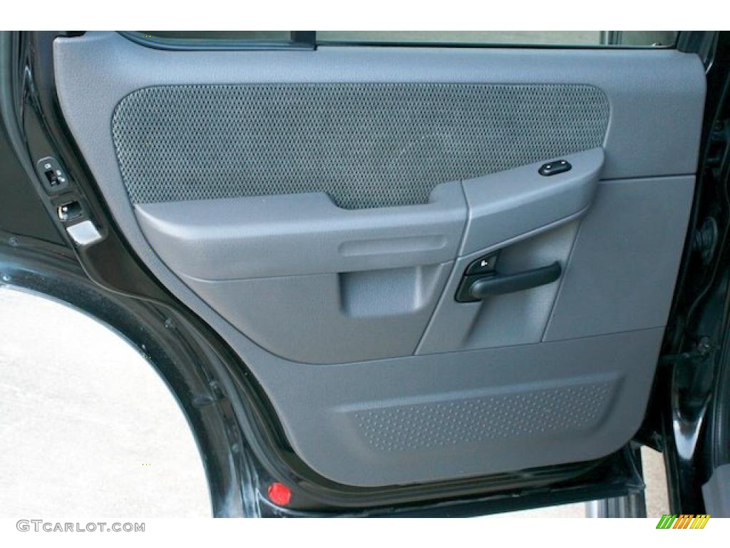 2002 Explorer XLT - Black Clearcoat / Graphite photo #21