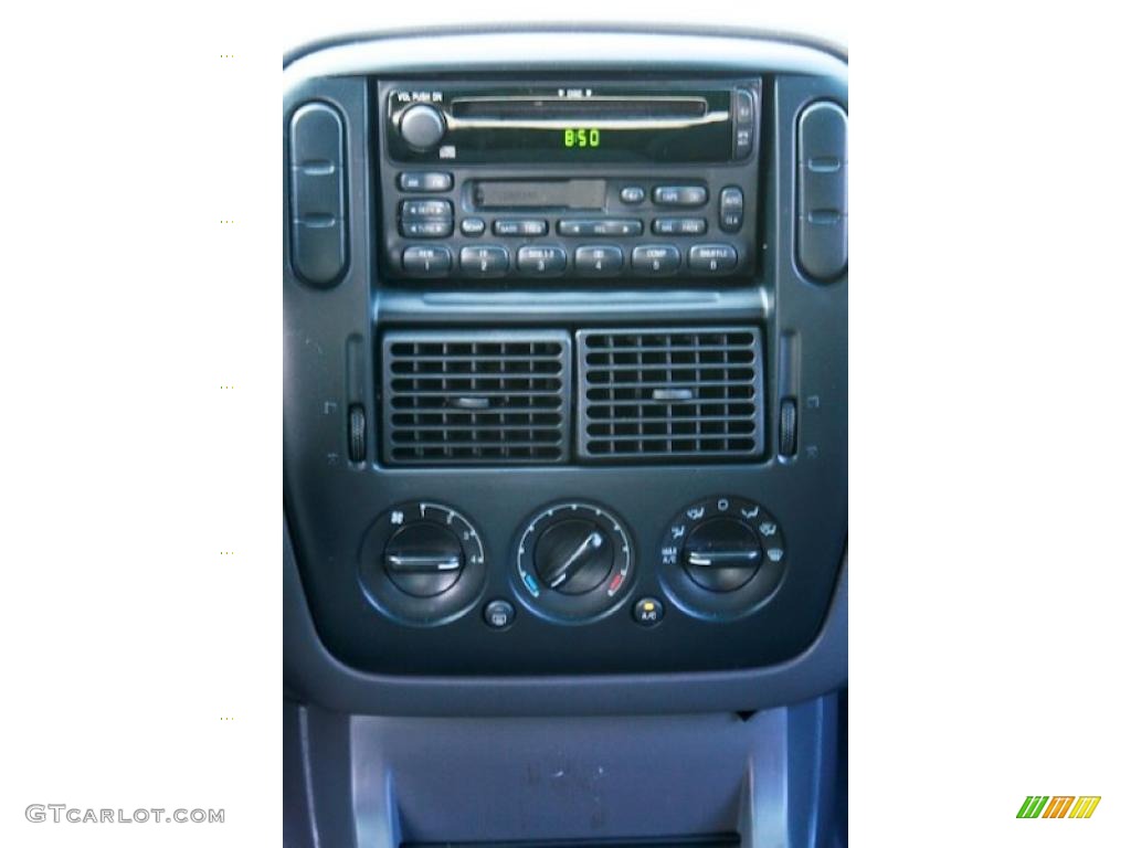 2002 Explorer XLT - Black Clearcoat / Graphite photo #23