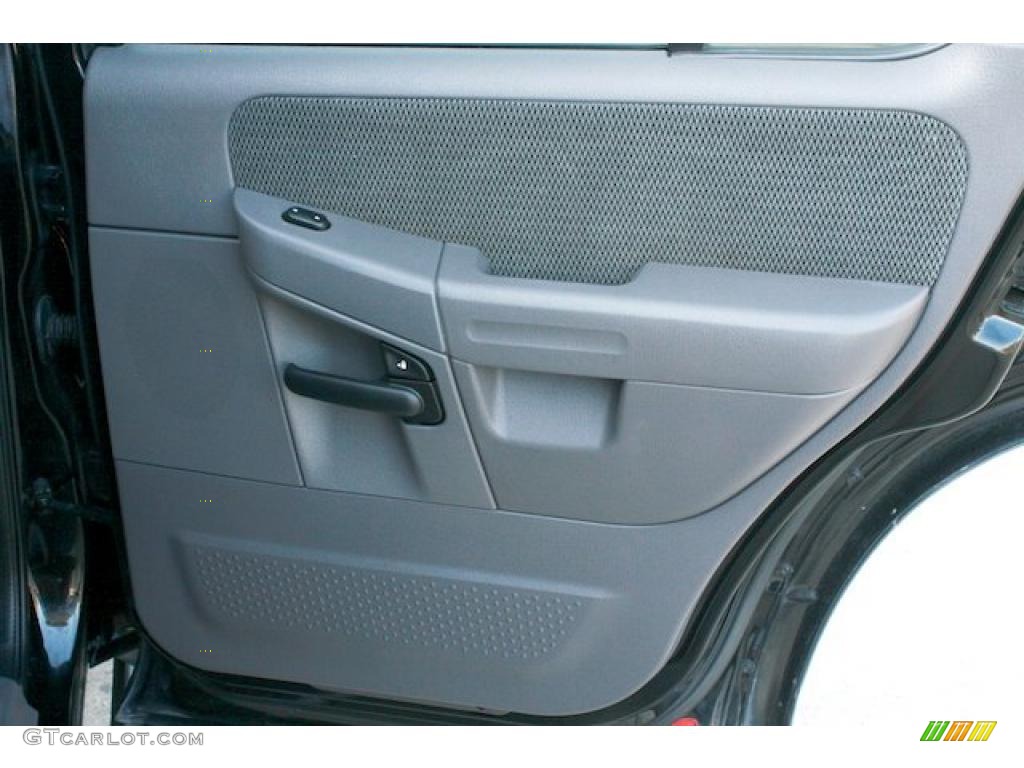 2002 Explorer XLT - Black Clearcoat / Graphite photo #26