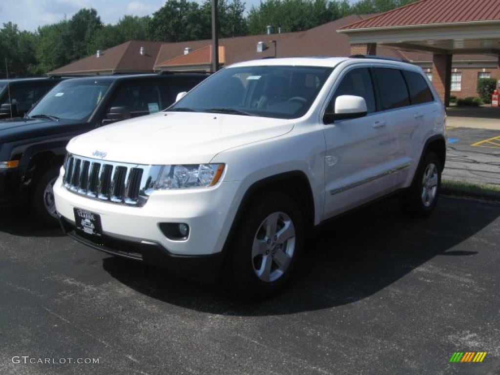 2011 Grand Cherokee Laredo X Package 4x4 - Stone White / Dark Graystone/Medium Graystone photo #1