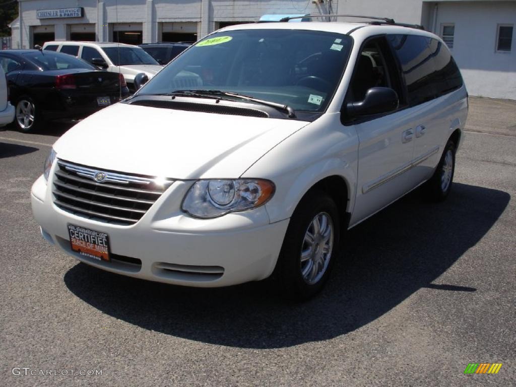 2007 Town & Country Touring - Stone White / Medium Slate Gray photo #1