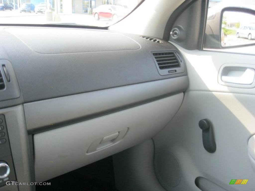 2006 Cobalt LS Coupe - Victory Red / Gray photo #20