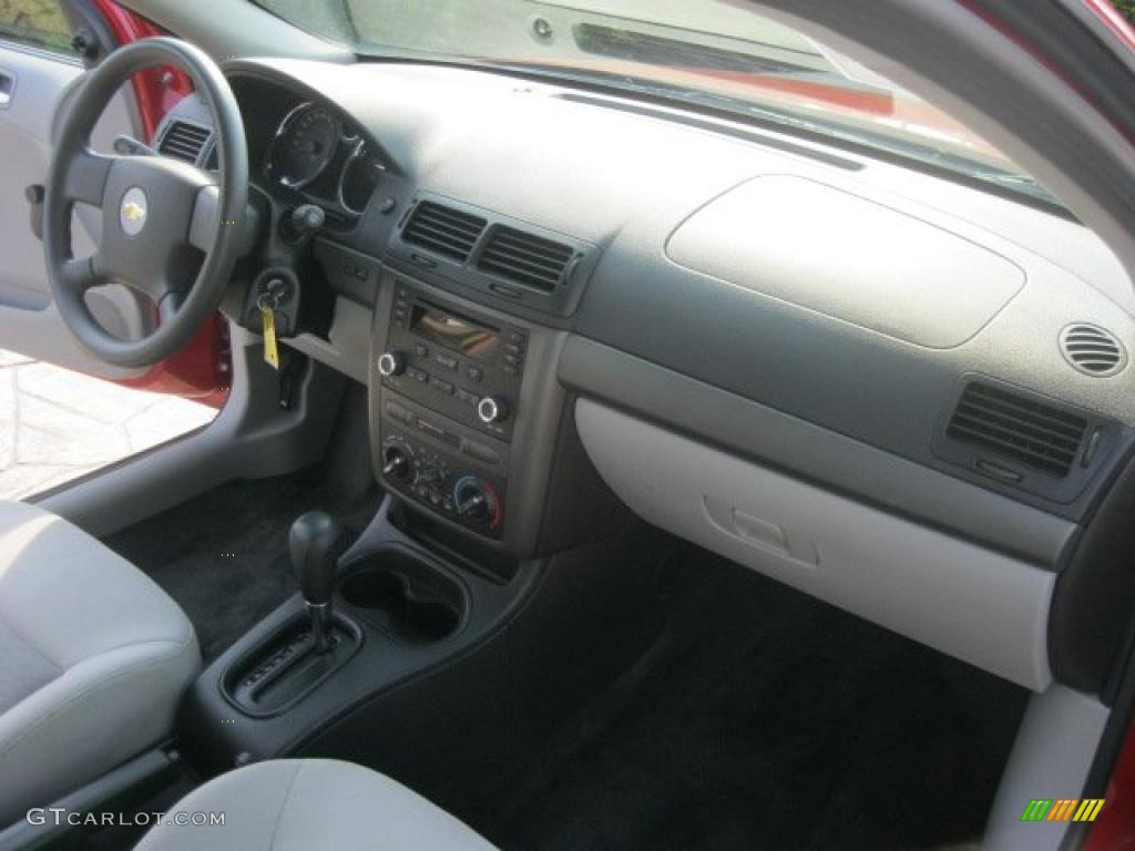 2006 Cobalt LS Coupe - Victory Red / Gray photo #24