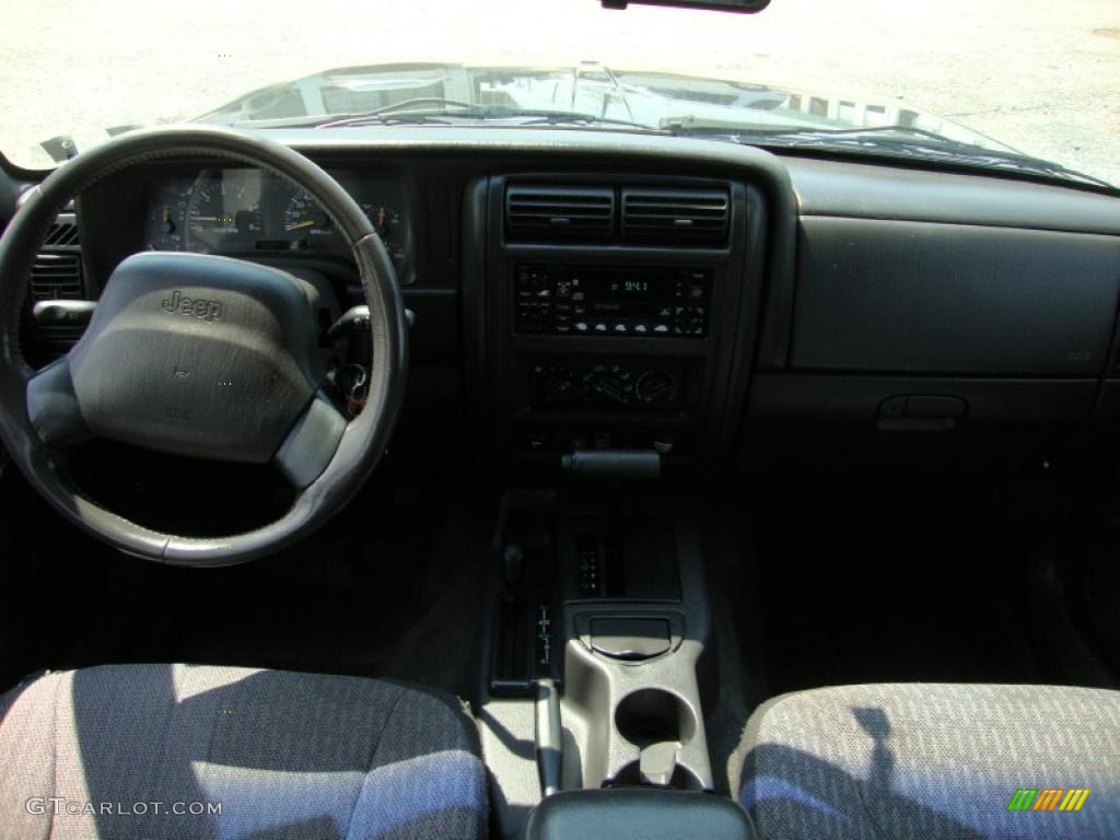 2000 Cherokee Sport 4x4 - Black / Agate Black photo #26