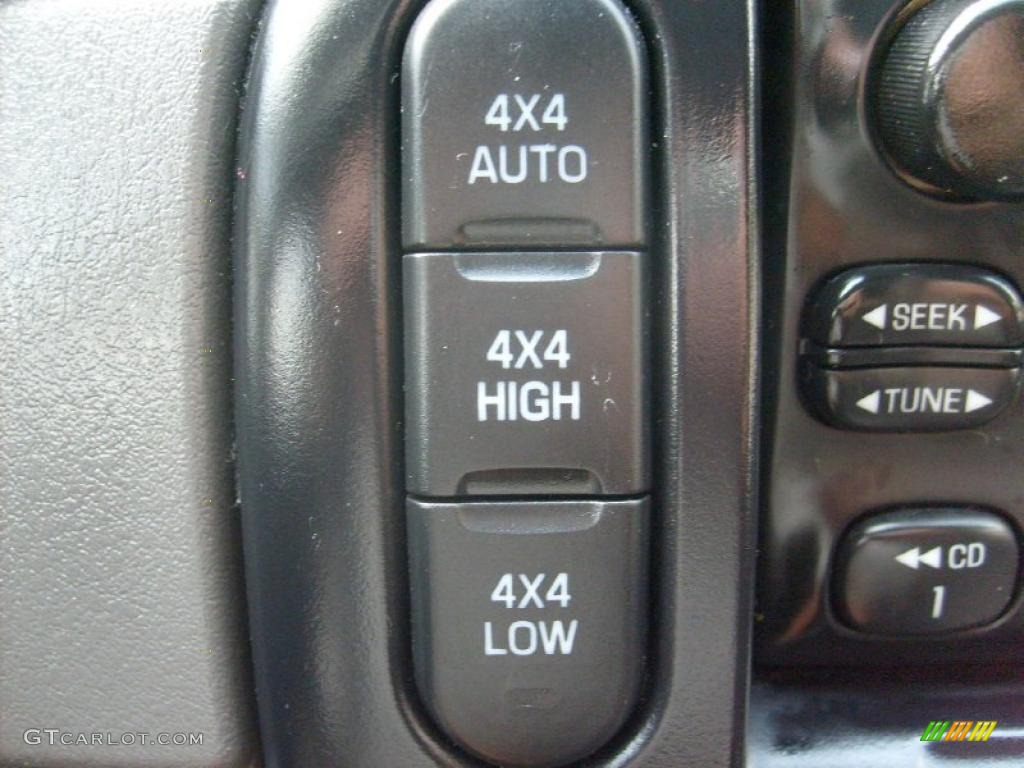 2004 Explorer XLS 4x4 - Black / Graphite photo #25