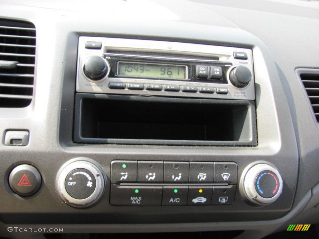 2006 Civic DX Sedan - Alabaster Silver Metallic / Gray photo #17