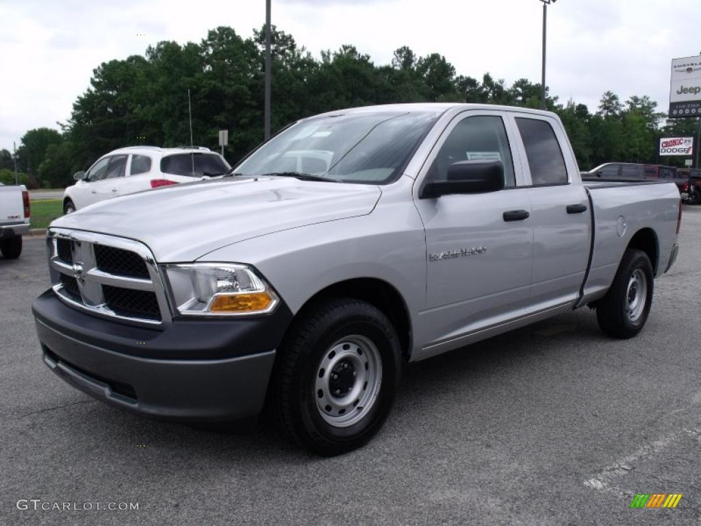 2011 Ram 1500 ST Quad Cab - Bright Silver Metallic / Dark Slate Gray/Medium Graystone photo #4