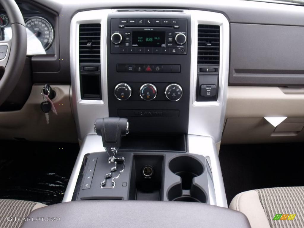 2011 Ram 1500 Big Horn Crew Cab - Rugged Brown Pearl / Light Pebble Beige/Bark Brown photo #18