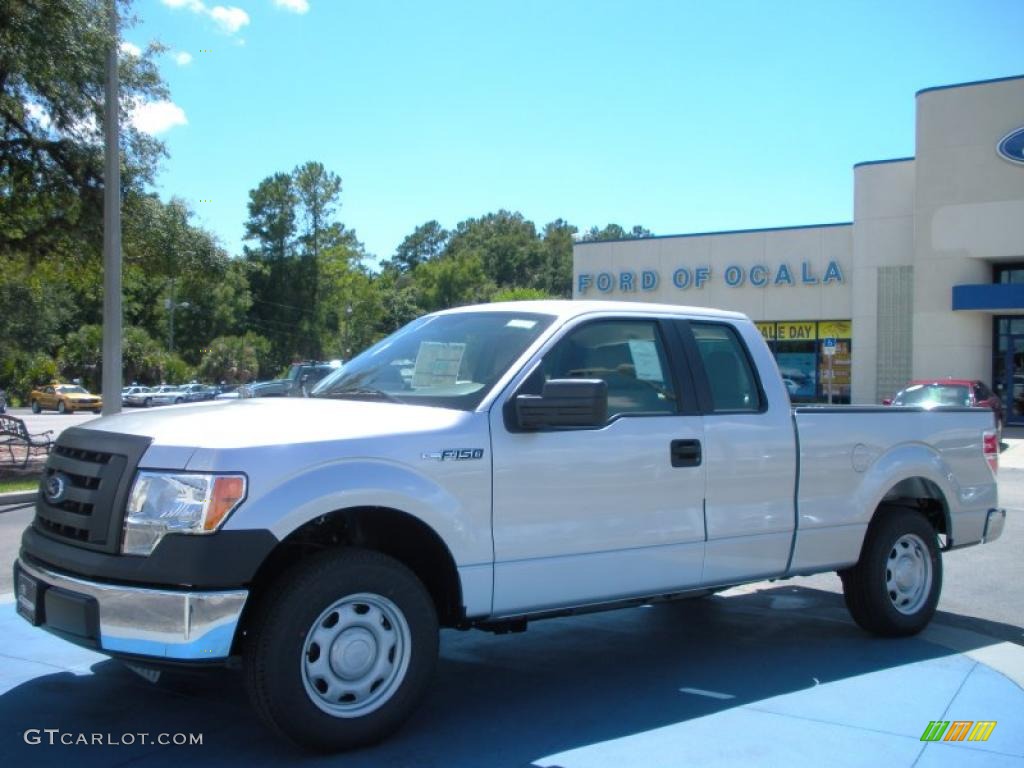 2010 F150 XL SuperCab - Ingot Silver Metallic / Medium Stone photo #1