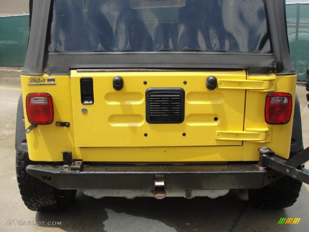 2004 Wrangler X 4x4 - Solar Yellow / Dark Slate Gray photo #31