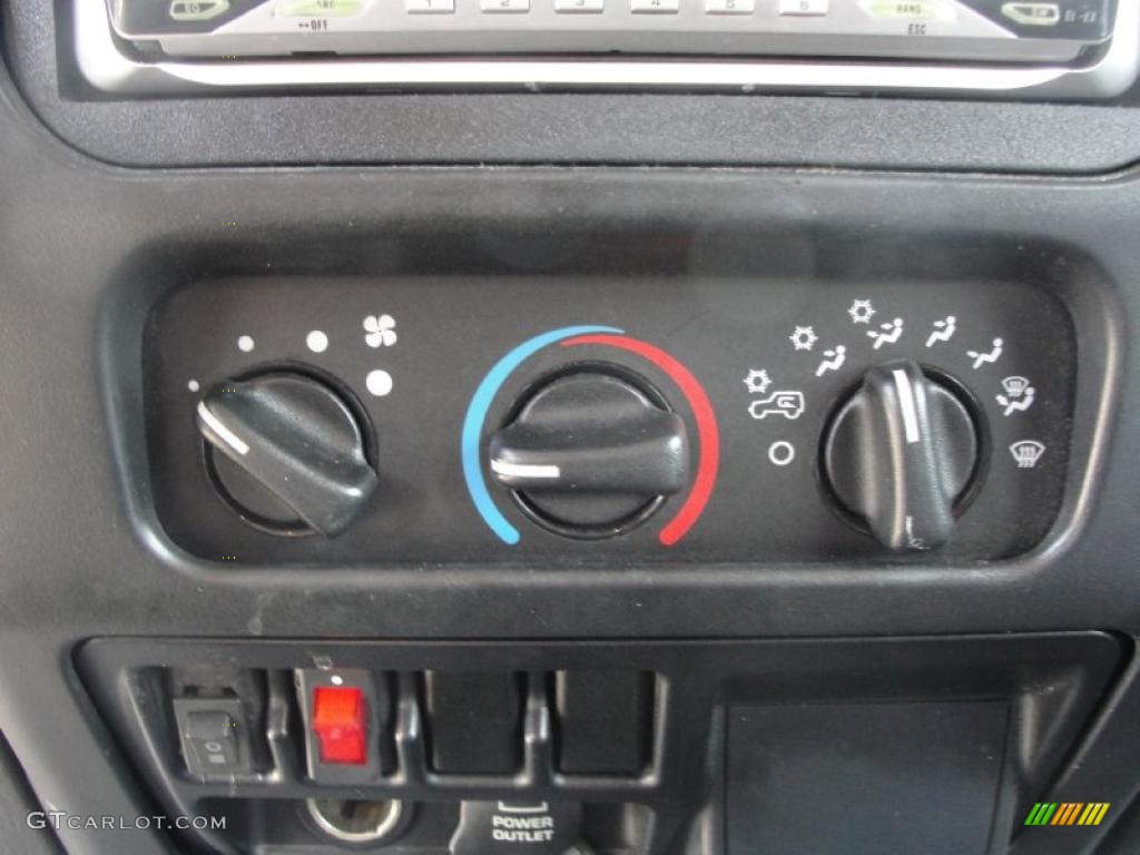 2004 Wrangler X 4x4 - Solar Yellow / Dark Slate Gray photo #41
