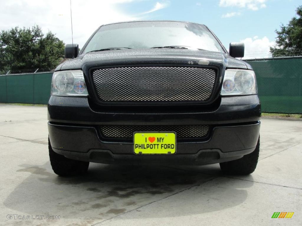 2004 F150 XL Regular Cab - Black / Dark Flint photo #9
