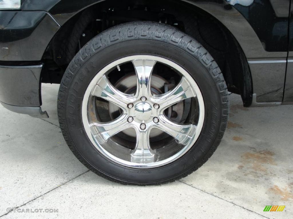 2004 F150 XL Regular Cab - Black / Dark Flint photo #16