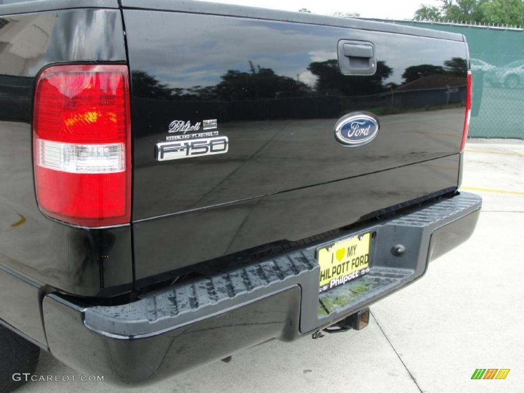 2004 F150 XL Regular Cab - Black / Dark Flint photo #24