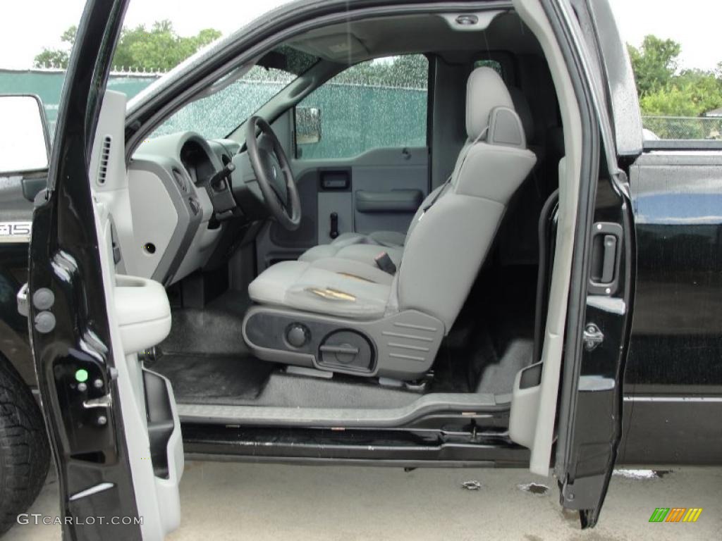 2004 F150 XL Regular Cab - Black / Dark Flint photo #36