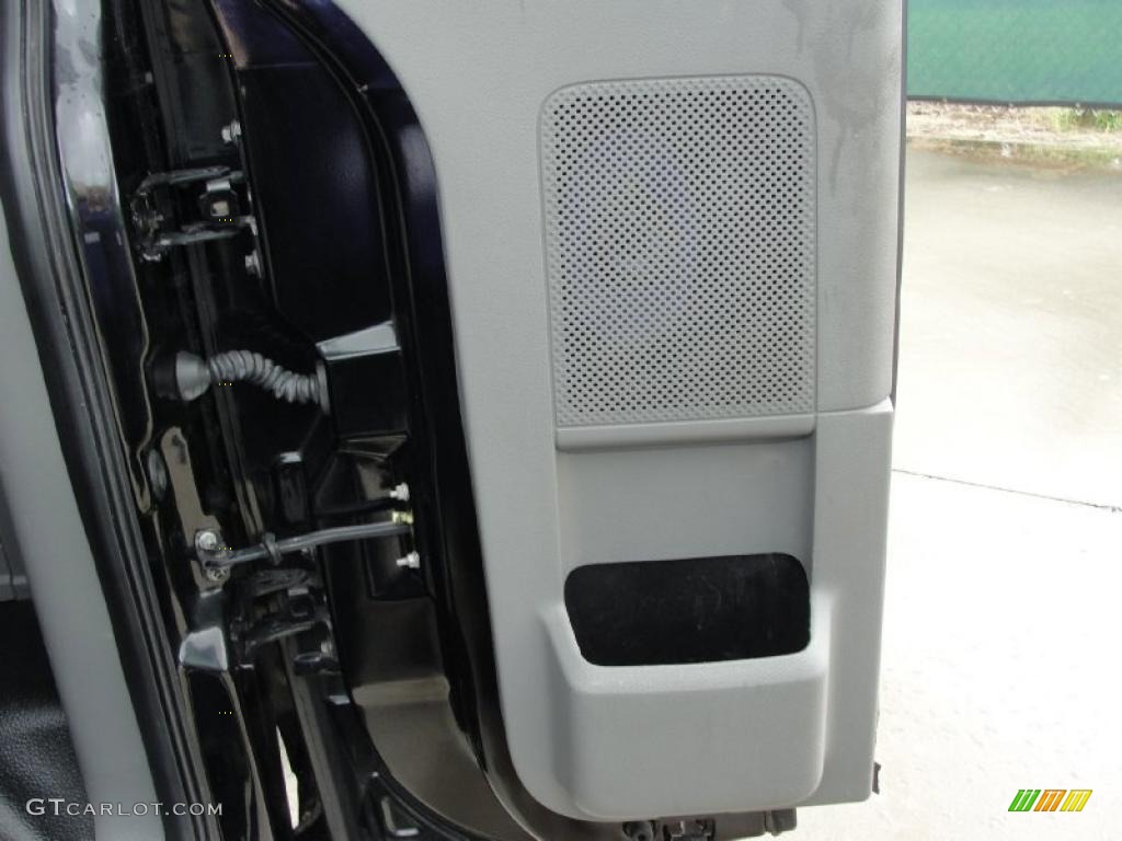 2004 F150 XL Regular Cab - Black / Dark Flint photo #37