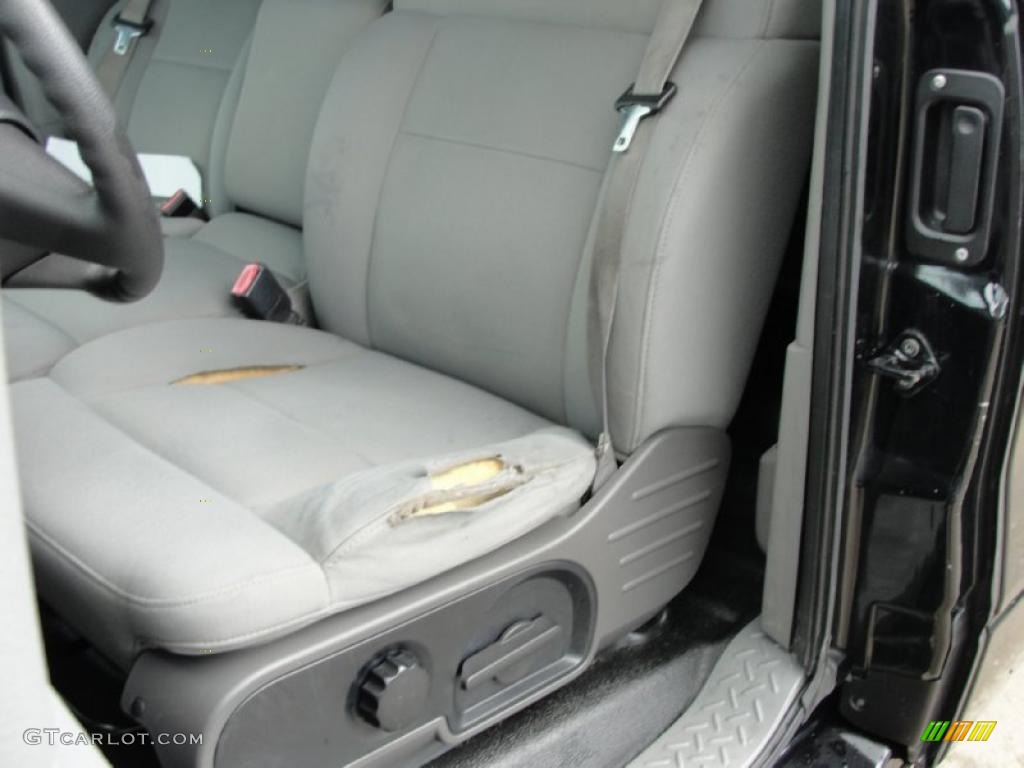 2004 F150 XL Regular Cab - Black / Dark Flint photo #39