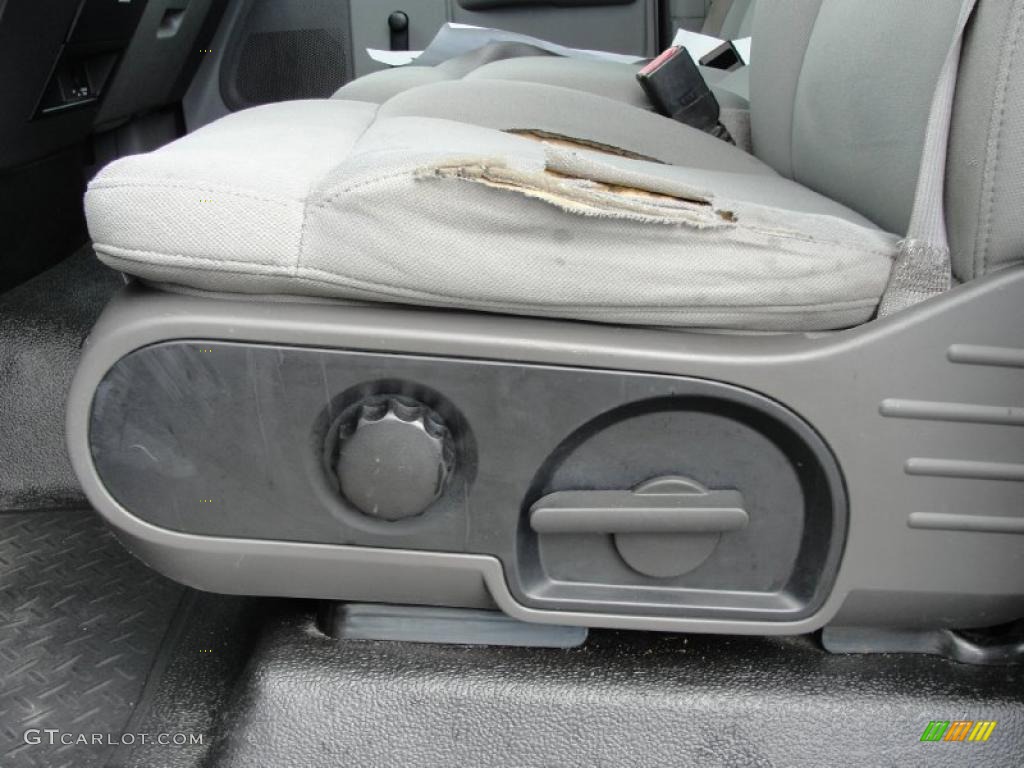 2004 F150 XL Regular Cab - Black / Dark Flint photo #41