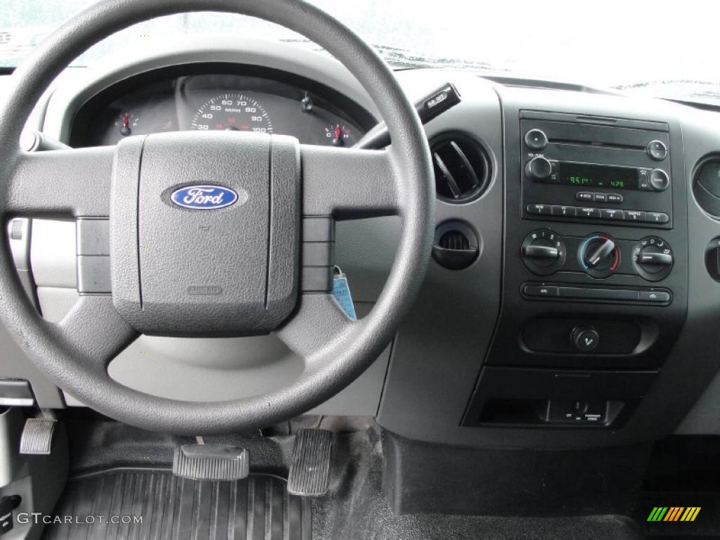 2004 F150 XL Regular Cab - Black / Dark Flint photo #43