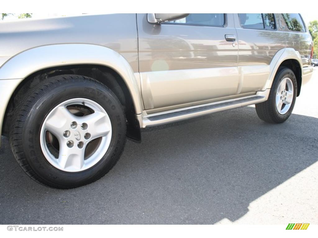 2002 QX4 4x4 - Bronze Metallic / Stone Beige photo #34