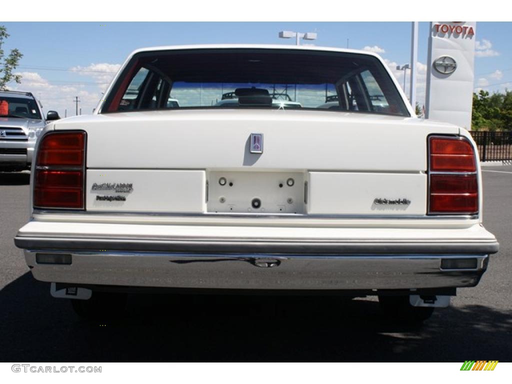 1987 Delta 88 Royal Brougham - White / Dark Red photo #3