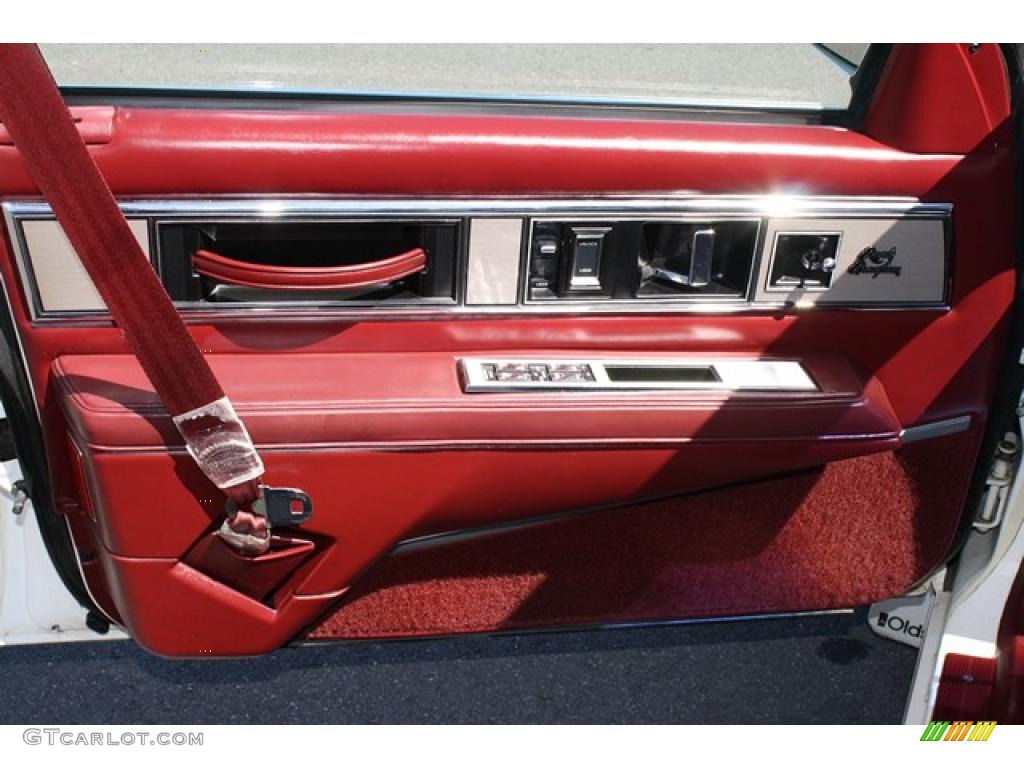 1987 Delta 88 Royal Brougham - White / Dark Red photo #7
