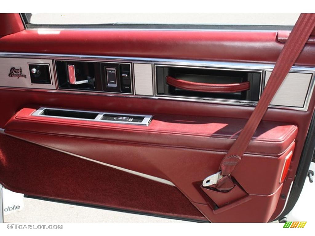 1987 Delta 88 Royal Brougham - White / Dark Red photo #8