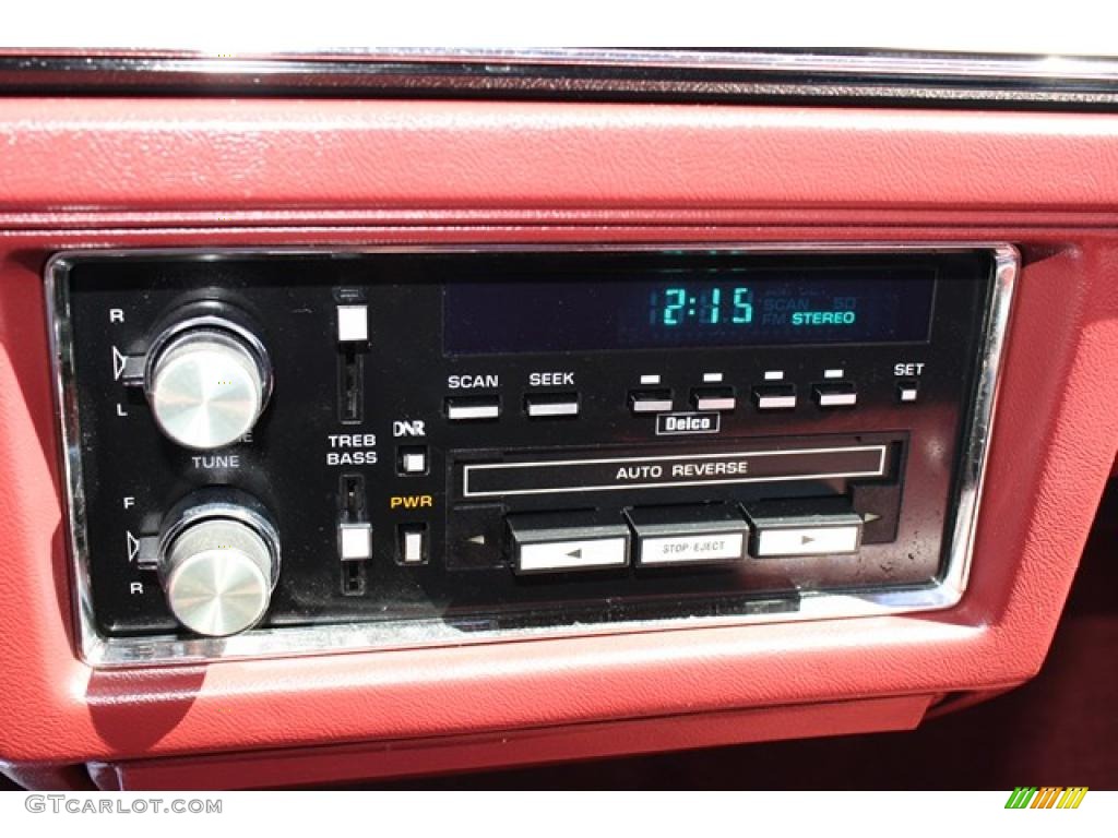 1987 Delta 88 Royal Brougham - White / Dark Red photo #20