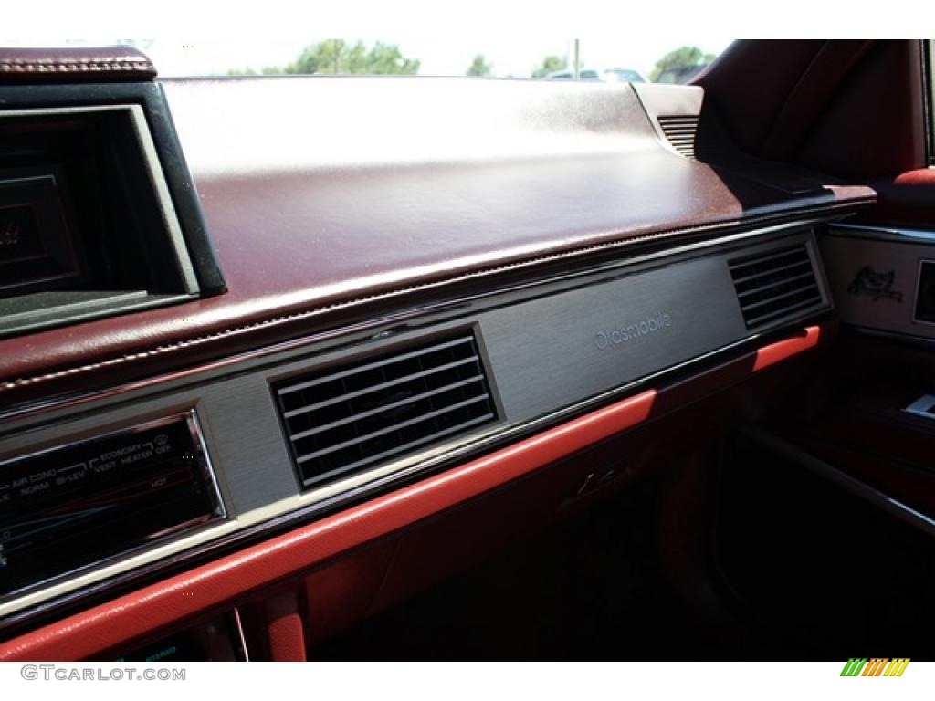 1987 Delta 88 Royal Brougham - White / Dark Red photo #24
