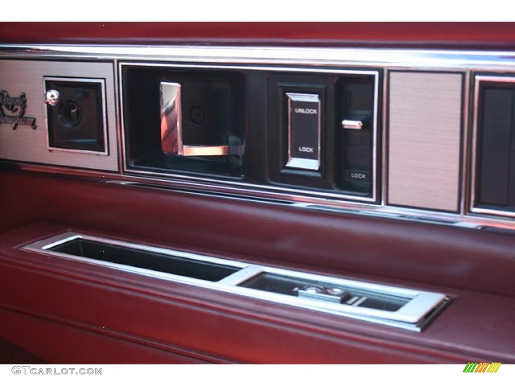 1987 Delta 88 Royal Brougham - White / Dark Red photo #27