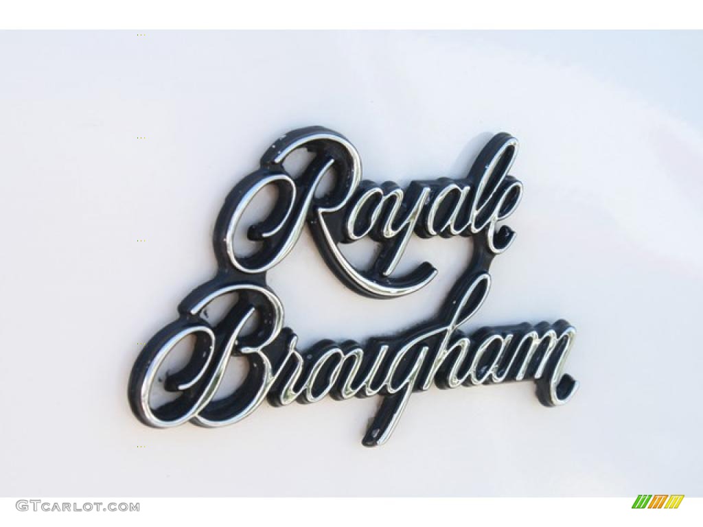 1987 Delta 88 Royal Brougham - White / Dark Red photo #32
