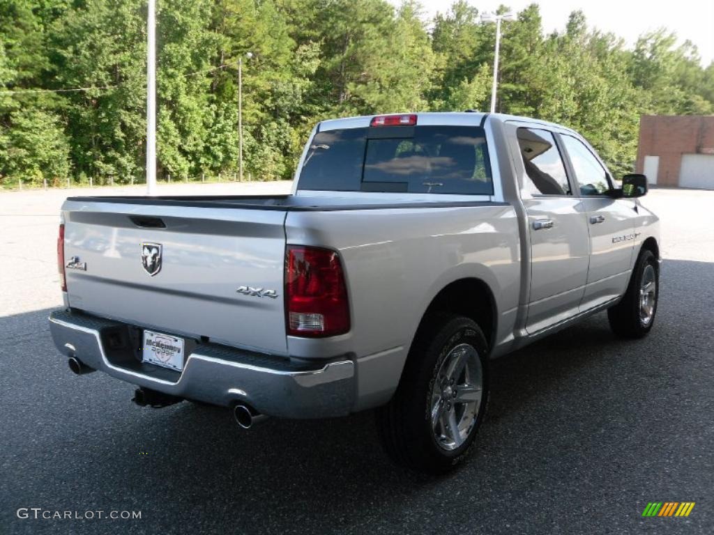 2011 Ram 1500 Big Horn Crew Cab 4x4 - Bright Silver Metallic / Dark Slate Gray/Medium Graystone photo #4