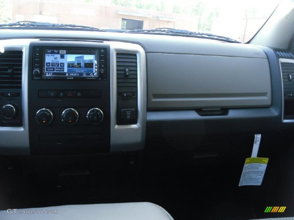 2011 Ram 1500 Big Horn Crew Cab 4x4 - Bright Silver Metallic / Dark Slate Gray/Medium Graystone photo #18