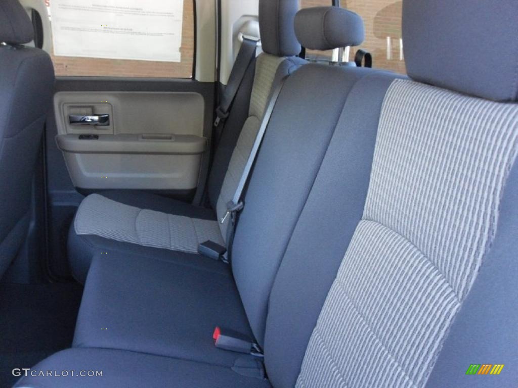 2011 Ram 1500 Big Horn Quad Cab - Bright Silver Metallic / Dark Slate Gray/Medium Graystone photo #13