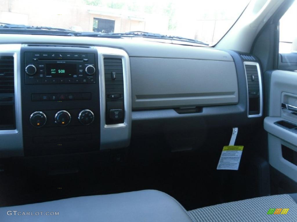 2011 Ram 1500 Big Horn Quad Cab - Bright Silver Metallic / Dark Slate Gray/Medium Graystone photo #15