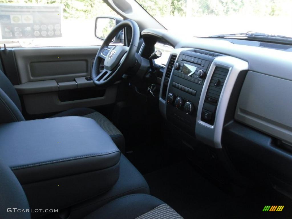 2011 Ram 1500 Big Horn Quad Cab - Bright Silver Metallic / Dark Slate Gray/Medium Graystone photo #20