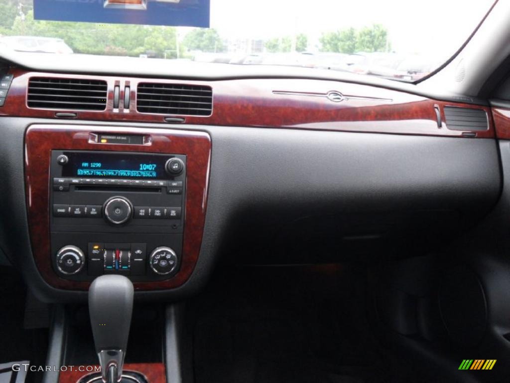 2006 Impala LT - White / Ebony Black photo #17