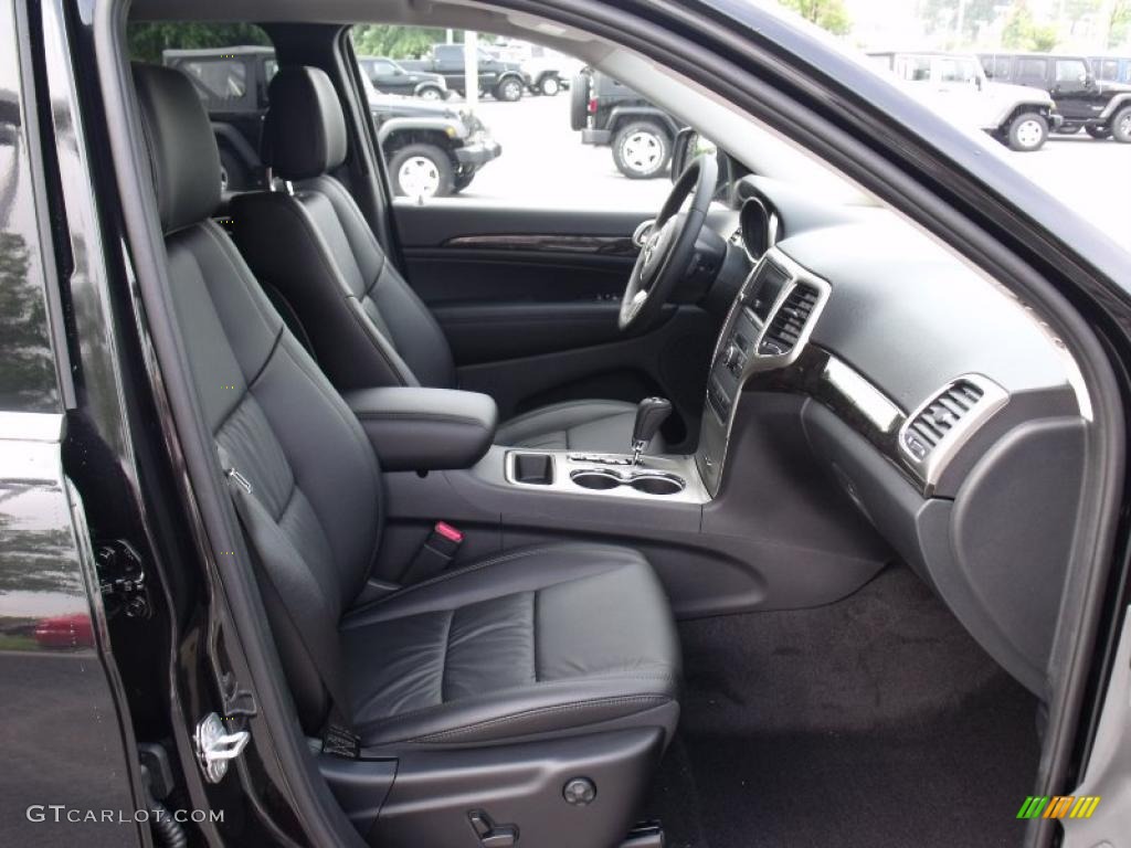 2011 Grand Cherokee Laredo - Brilliant Black Crystal Pearl / Black photo #10