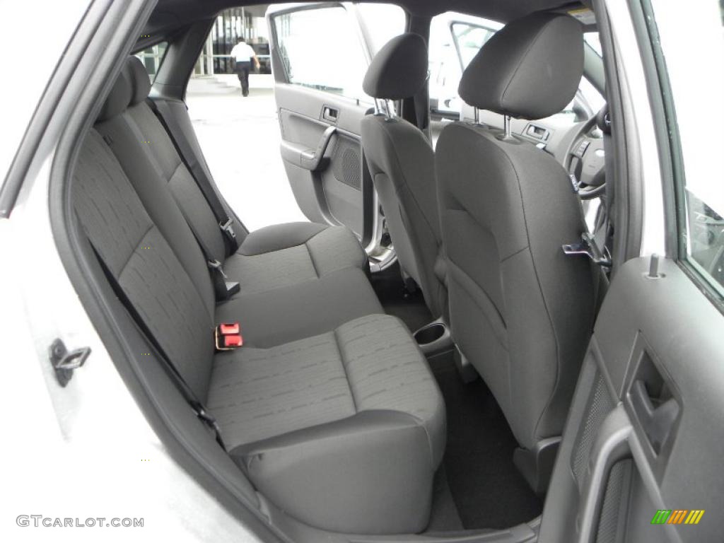 2011 Focus SE Sedan - Ingot Silver Metallic / Charcoal Black photo #11