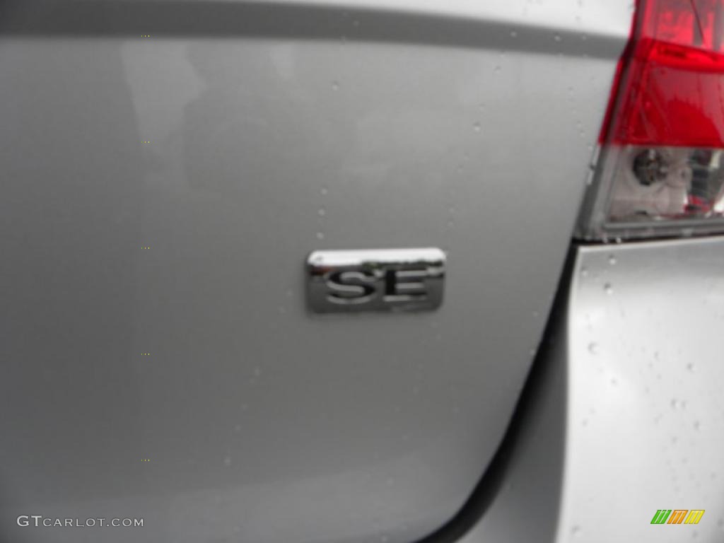 2011 Focus SE Sedan - Ingot Silver Metallic / Charcoal Black photo #14