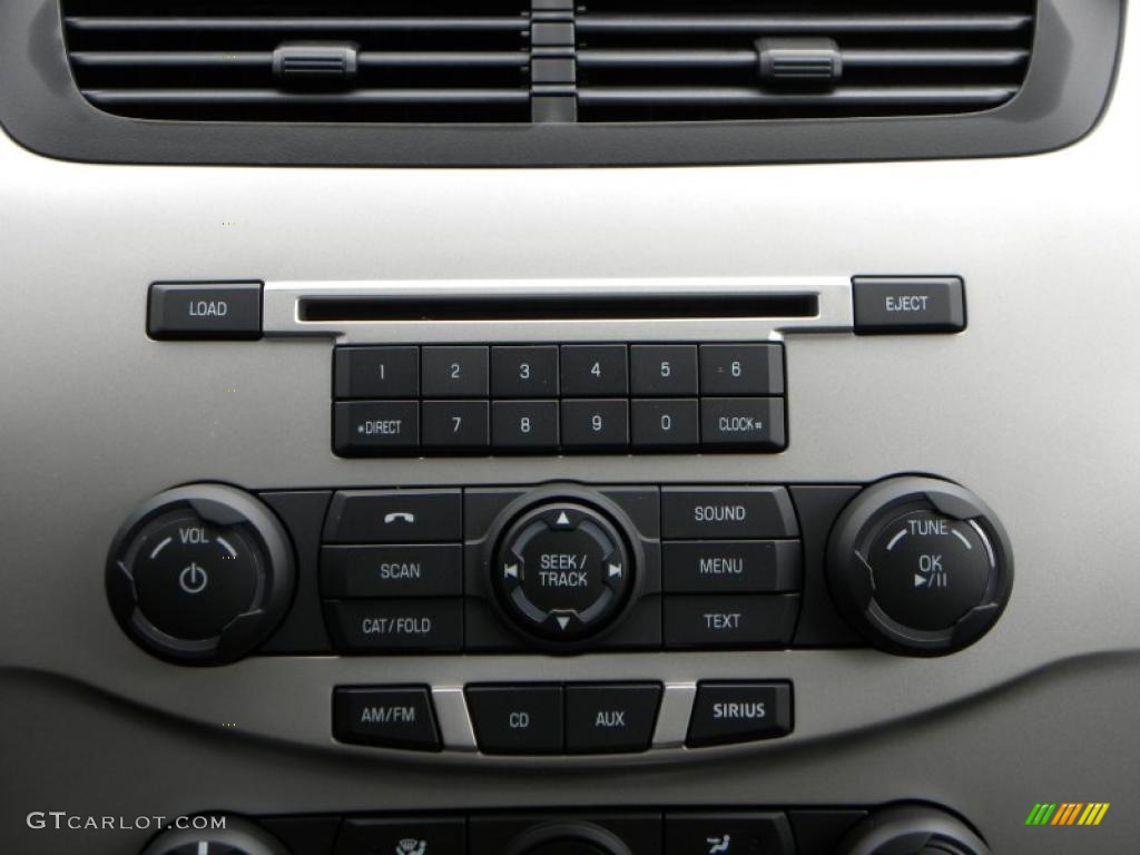 2011 Focus SE Sedan - Ingot Silver Metallic / Charcoal Black photo #19
