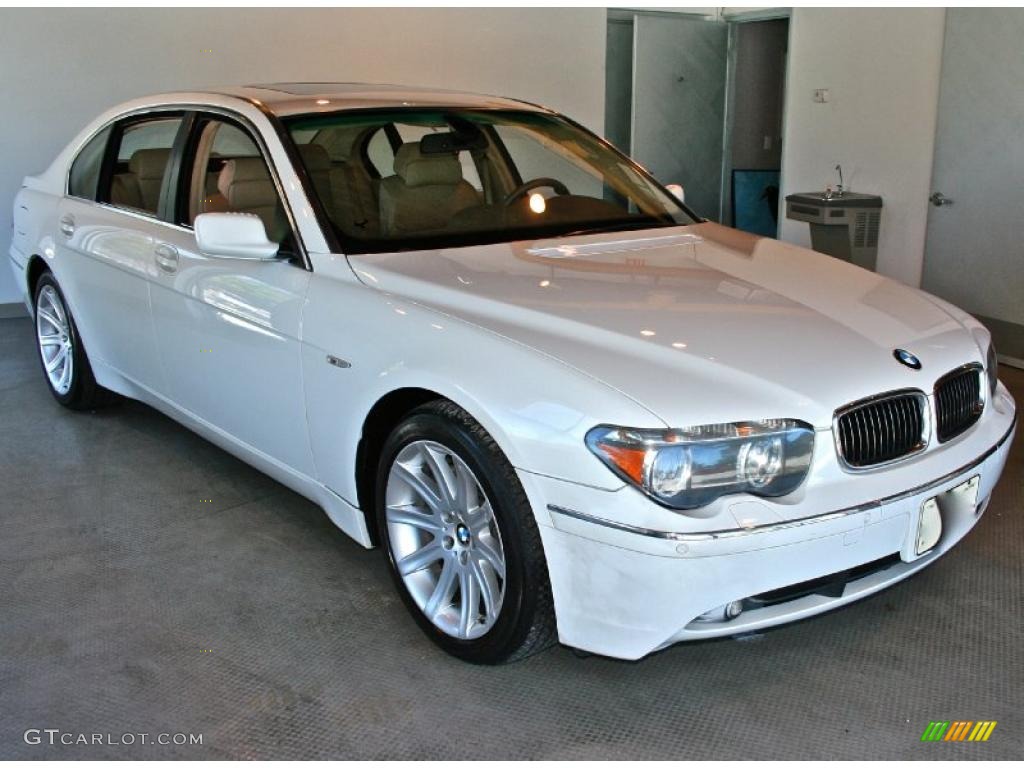 Alpine White BMW 7 Series